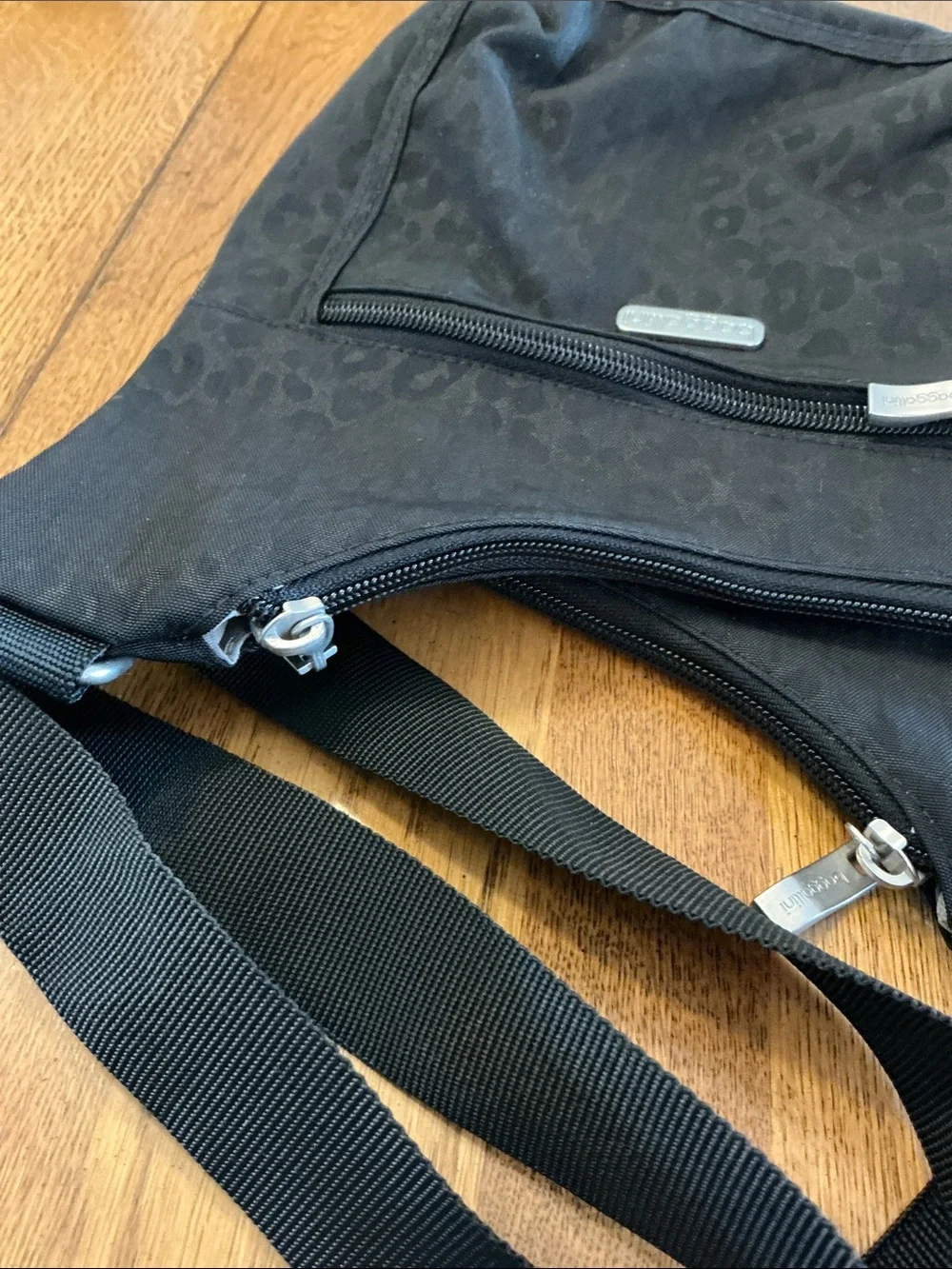 Baggallini compact crossbody